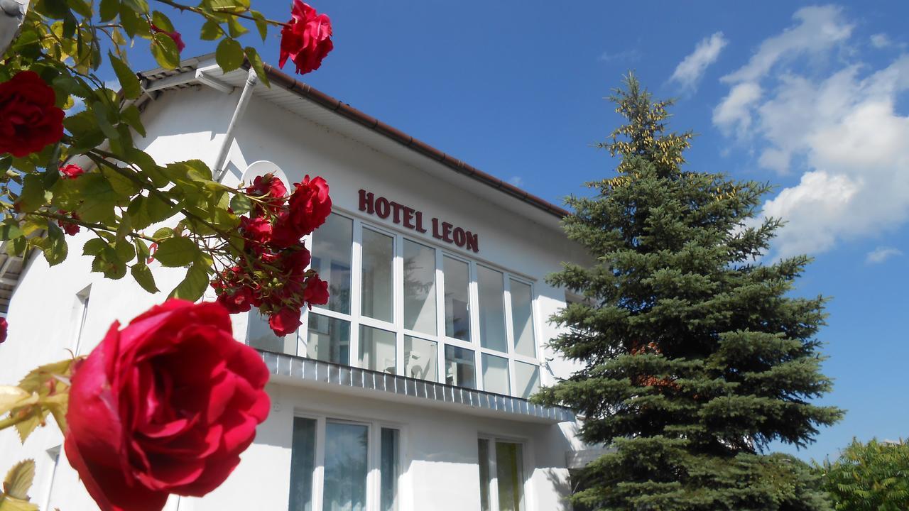 Hotel Leon Biala Podlaska Exterior photo